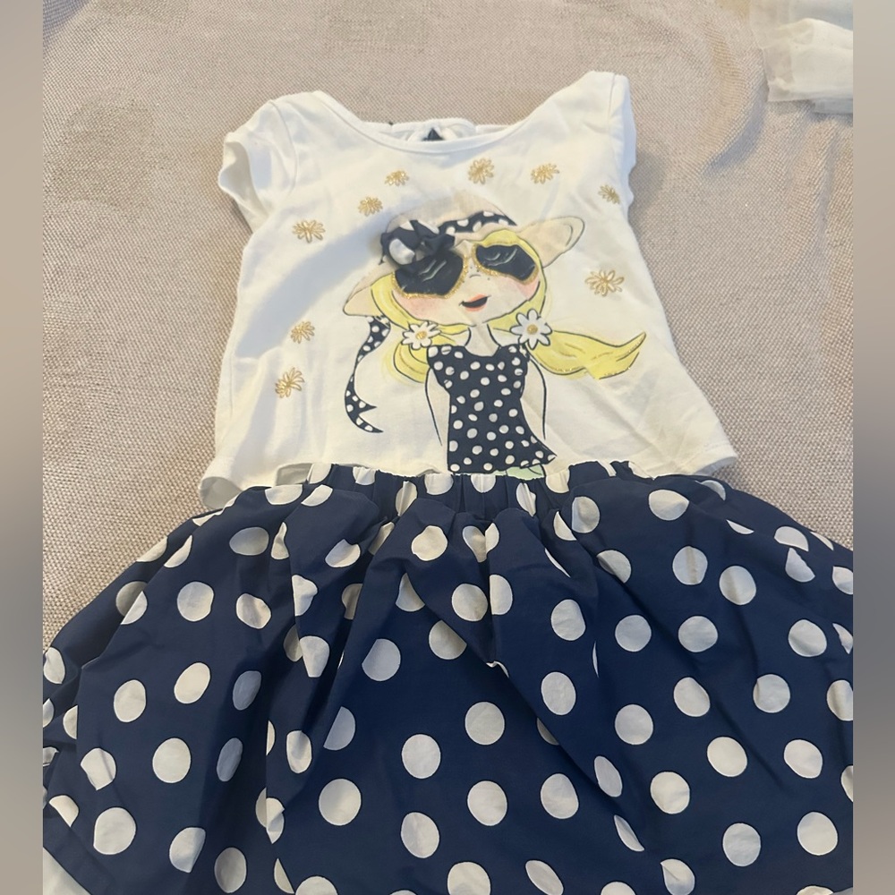 Girls skirt and tee set in size 3-4 years. Worn once.